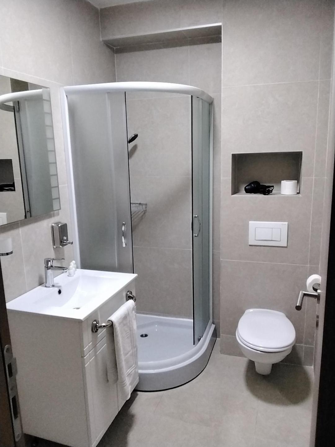 Sky apartmani&spa Leskovac  Rum bild